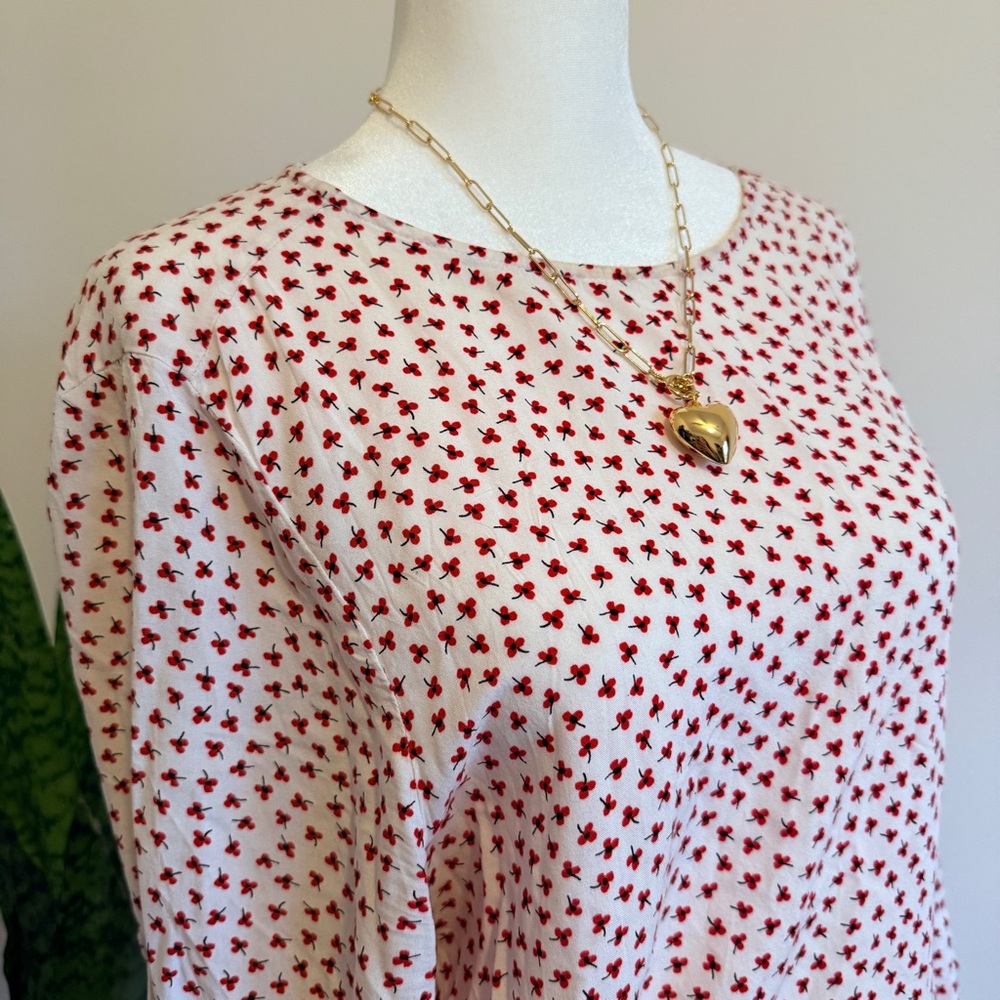 beachlunchlounge | Mini Red Floral Blouse with Ruffle Hem - Picture 3 of 10